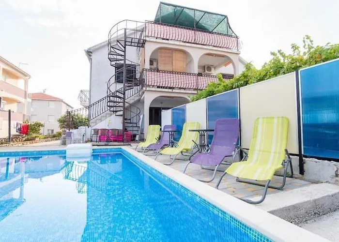 Apartment Fidelis - One Bedroom With Terrace And Garden View 1 Trogir