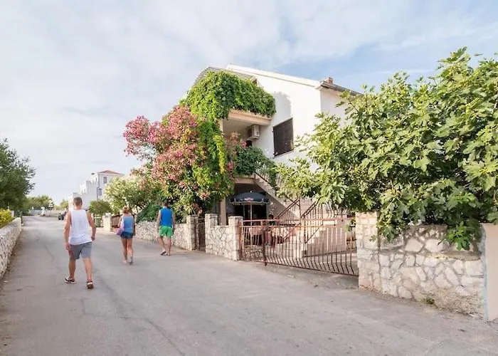 Fidelis - One Bedroom With Terrace And Garden View 1 Trogir