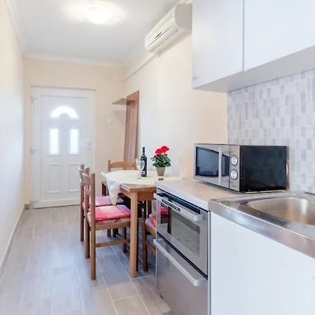 Fidelis - One Bedroom With Terrace And Garden View 1 شقة