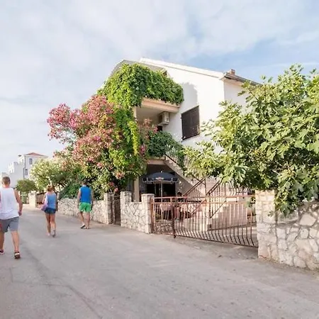 Fidelis - One Bedroom With Terrace And Garden View 1 Trogir