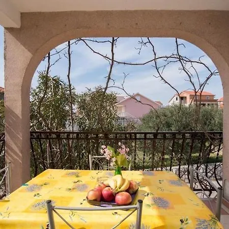 Fidelis - One Bedroom With Terrace And Garden View 1 تروغير