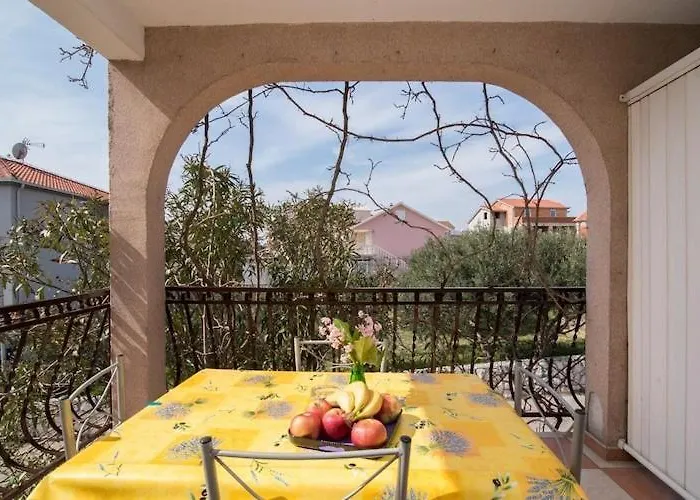 Fidelis - One Bedroom With Terrace And Garden View 1 Trogir